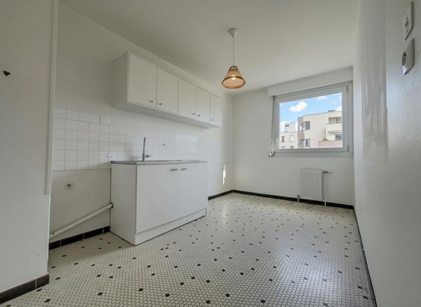 APPARTEMENT T3/4 avec balcon au calme