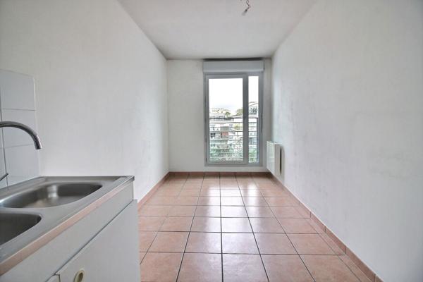 Appartement 3 pièces lumineux et traversant avec balcon cave et garage