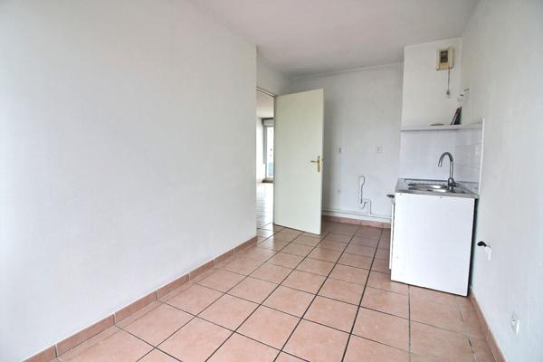 Appartement 3 pièces lumineux et traversant avec balcon cave et garage