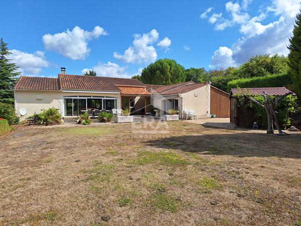 Maison individuelle 4 chambres proche de Chalais.