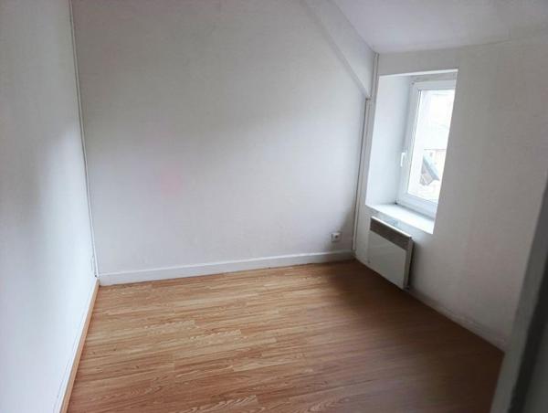 Maison de ville en cœur de ville avec jardin proche des commodités