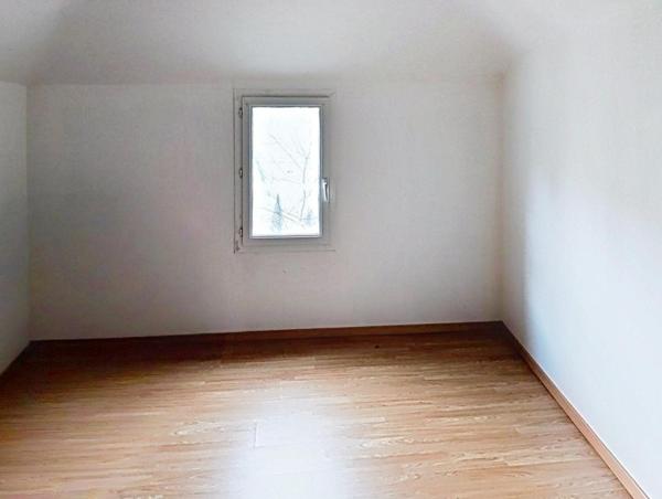 Maison de ville en cœur de ville avec jardin proche des commodités