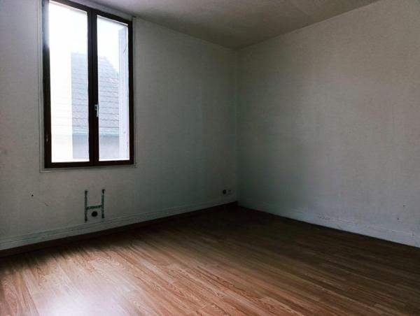 Maison de ville en cœur de ville avec jardin proche des commodités