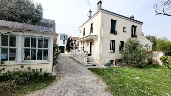 BOIS COLOMBES/ MAISON 134 M² PARCELLE 998 M² GARAGE et ATELIER