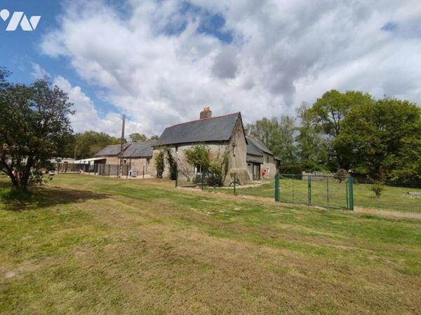 Maison en pierre avec dépendances, hangar et box