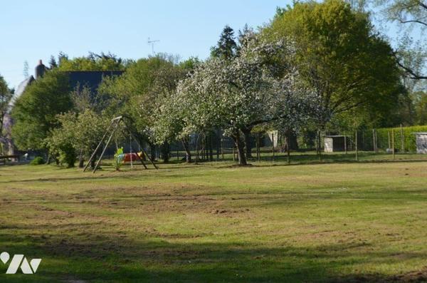 Maison en pierre avec dépendances, hangar et box