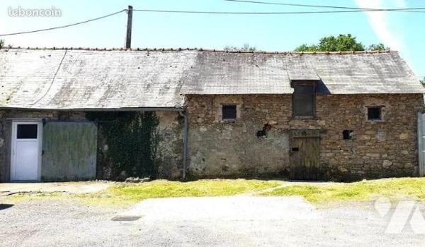 Maison en pierre avec dépendances, hangar et box