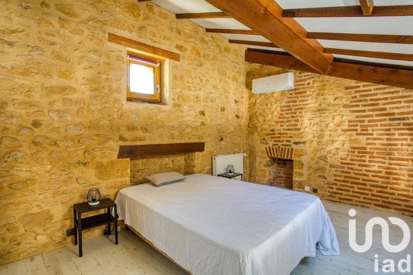 Maison d’architecte 6 pièces de 246 m² à Sarlat-la-Canéda (24200)