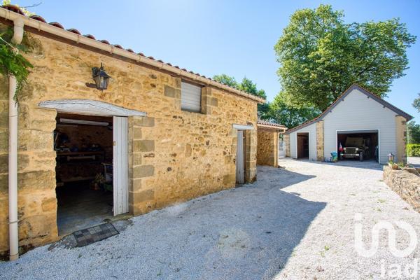 Maison d’architecte 6 pièces de 246 m² à Sarlat-la-Canéda (24200)