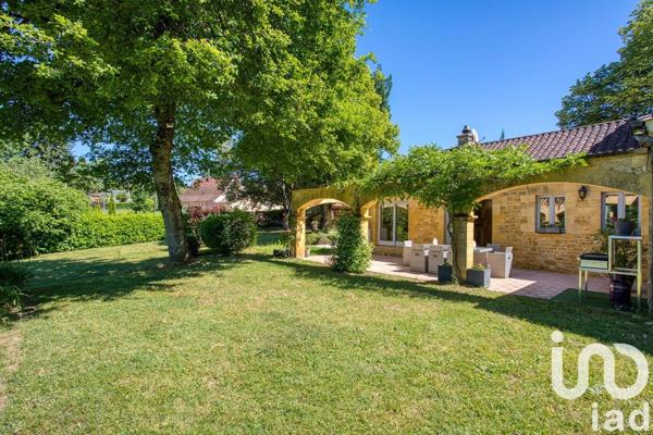 Maison d’architecte 6 pièces de 246 m² à Sarlat-la-Canéda (24200)