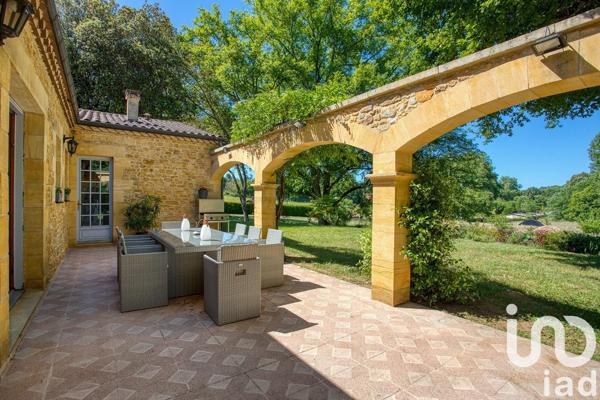 Maison d’architecte 6 pièces de 246 m² à Sarlat-la-Canéda (24200)