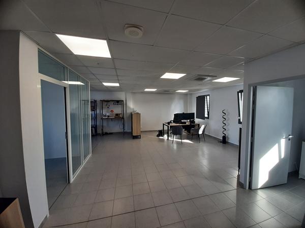 A LOUER BUREAUX ETAT NEUF de 95 m² environ, Porte de Rennes, Treillières