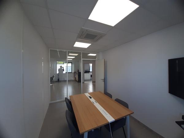 A LOUER BUREAUX ETAT NEUF de 95 m² environ, Porte de Rennes, Treillières