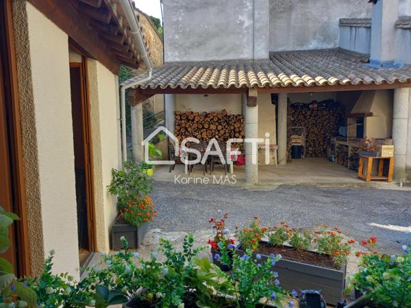 Maison de village avec extérieur