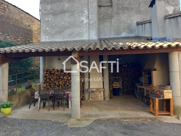 Maison de village avec extérieur