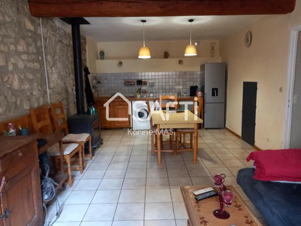 Maison de village avec extérieur