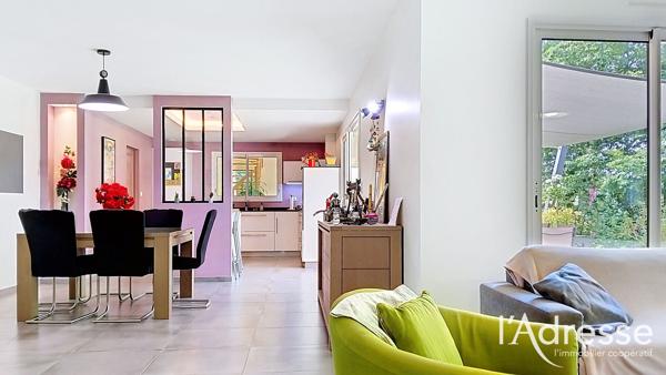 Entre Beaupréau et Chemillé : Plain?pied spacieux, 5 chambres et bureau indépendant