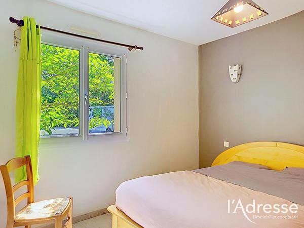 Entre Beaupréau et Chemillé : Plain?pied spacieux, 5 chambres et bureau indépendant