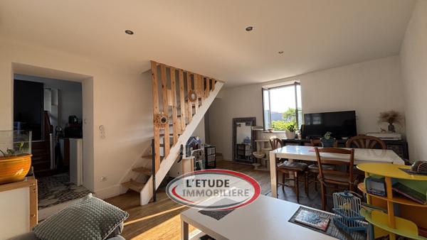 Maison de ville T4 sur trois niveaux avec garage et cave voutée