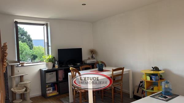 Maison de ville T4 sur trois niveaux avec garage et cave voutée