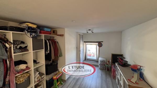 Maison de ville T4 sur trois niveaux avec garage et cave voutée