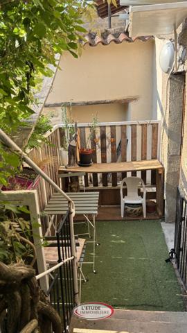 Maison de ville T4 sur trois niveaux avec garage et cave voutée