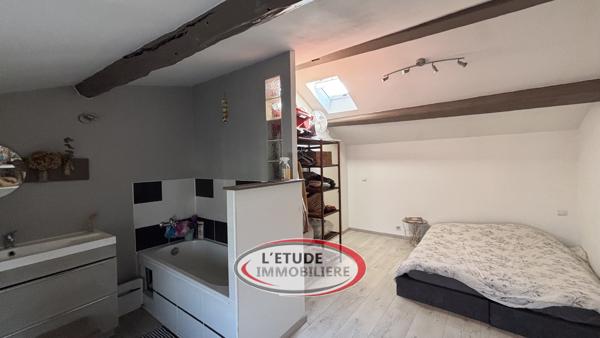 Maison de ville T4 sur trois niveaux avec garage et cave voutée