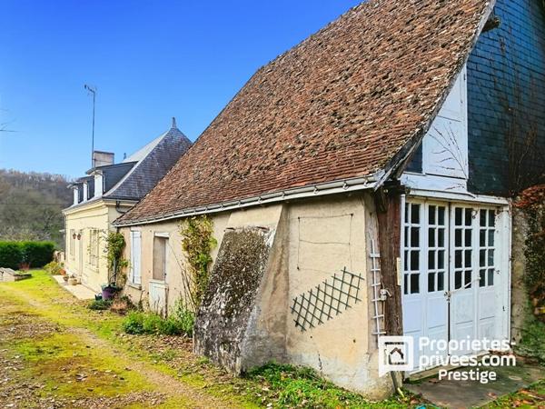 Propriété de charme .Maison bourgeoise en tuffeau, dépendance XVII, parc paysager