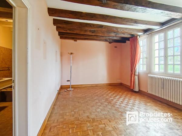 Propriété de charme .Maison bourgeoise en tuffeau, dépendance XVII, parc paysager