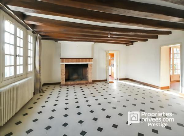 Propriété de charme .Maison bourgeoise en tuffeau, dépendance XVII, parc paysager