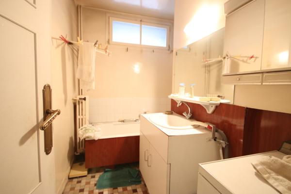 Ermont (95120) Ermont centre, appartement de 4 pièces, 2 chambres de 66 m2, avec cave.