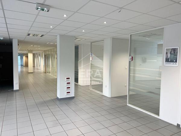 Locaux professionnels et commerciaux de 570m² avec parking