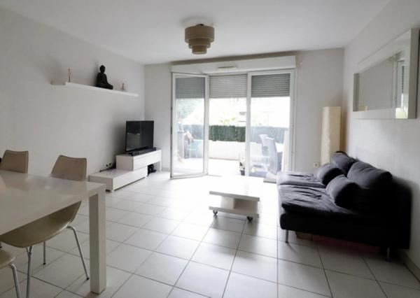 Dpt Bouches du Rhône (13), à vendre MARSEILLE 11EME ARRONDISSEMENT appartement T3 avec terrasse