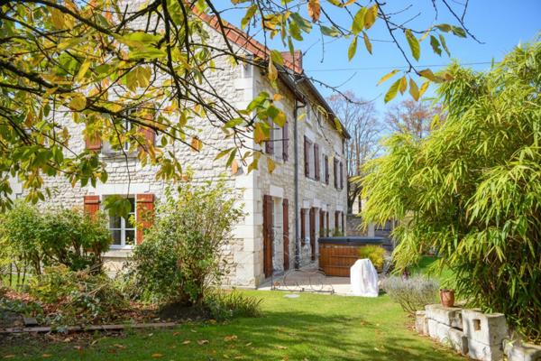 PERIPHERIE EST CHATELLERAULT - BELLE MAISON EN PIERRES