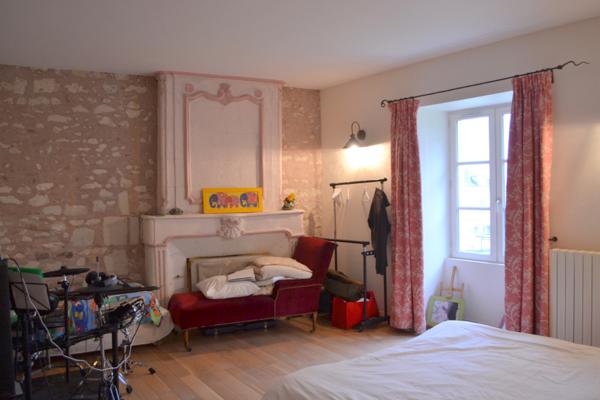 PERIPHERIE EST CHATELLERAULT - BELLE MAISON EN PIERRES