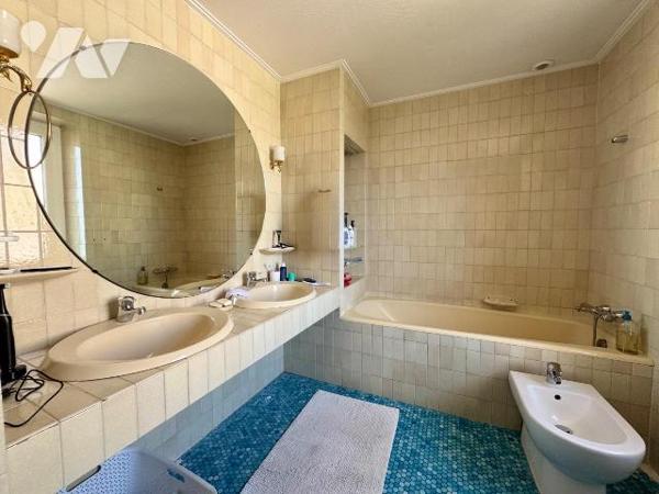 MAISON DE CARACTÈRE - HYPERCENTRE DE LANNILIS

À moins de 50 mètres de la place Général Lecle...
