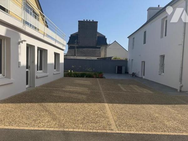 MAISON DE CARACTÈRE - HYPERCENTRE DE LANNILIS

À moins de 50 mètres de la place Général Lecle...