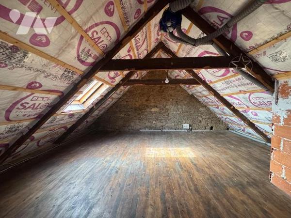 MAISON DE CARACTÈRE - HYPERCENTRE DE LANNILIS

À moins de 50 mètres de la place Général Lecle...