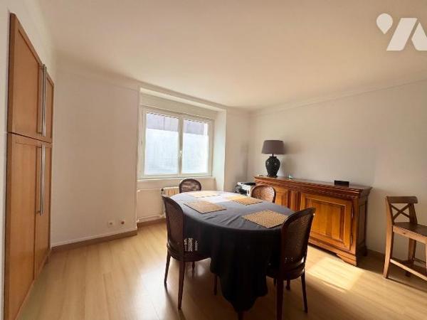 MAISON DE CARACTÈRE - HYPERCENTRE DE LANNILIS

À moins de 50 mètres de la place Général Lecle...