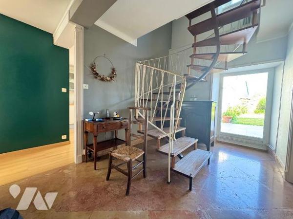 MAISON DE CARACTÈRE - HYPERCENTRE DE LANNILIS

À moins de 50 mètres de la place Général Lecle...