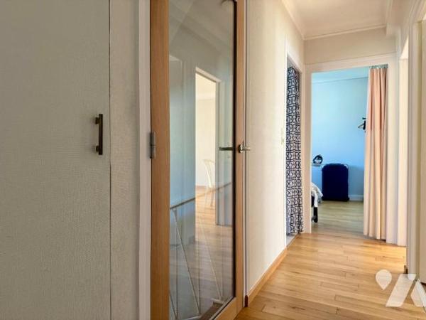 MAISON DE CARACTÈRE - HYPERCENTRE DE LANNILIS

À moins de 50 mètres de la place Général Lecle...
