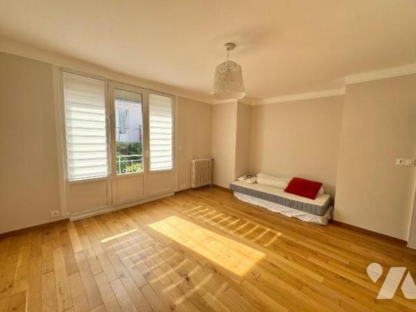 MAISON DE CARACTÈRE - HYPERCENTRE DE LANNILIS

À moins de 50 mètres de la place Général Lecle...