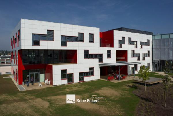 Bureaux à vendre ou à louer Dardilly quartier d'affaires TECHLID terrain arboré