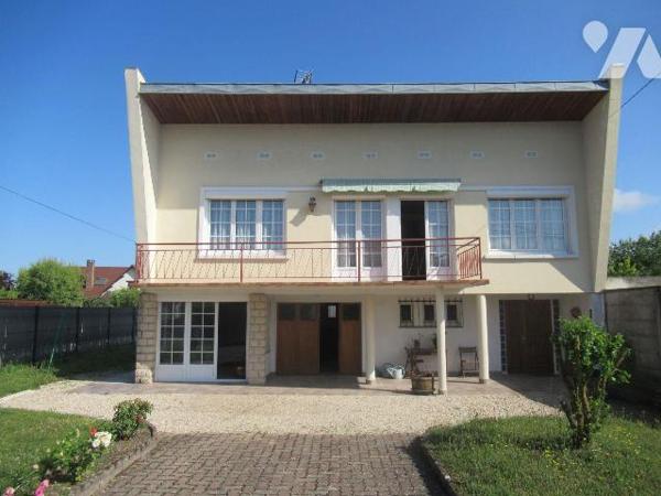 A vendre à la rivière de corps maison de 1961, implantée sur une jolie parcelle de 536m². Au 1e...