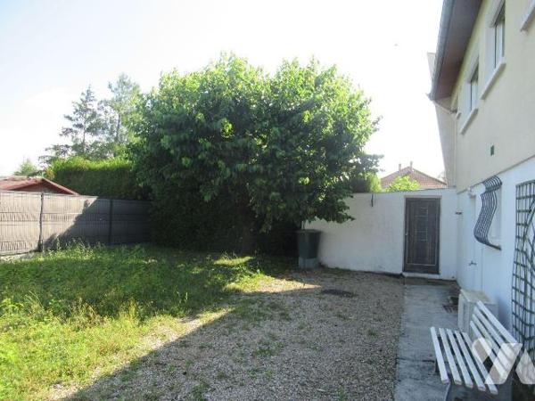 A vendre à la rivière de corps maison de 1961, implantée sur une jolie parcelle de 536m². Au 1e...