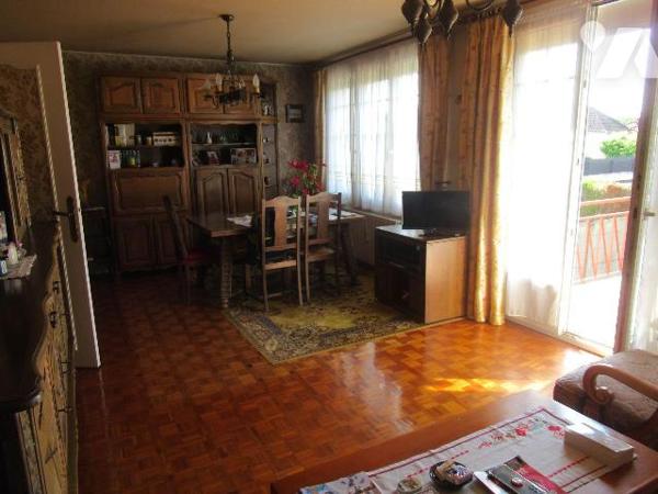 A vendre à la rivière de corps maison de 1961, implantée sur une jolie parcelle de 536m². Au 1e...