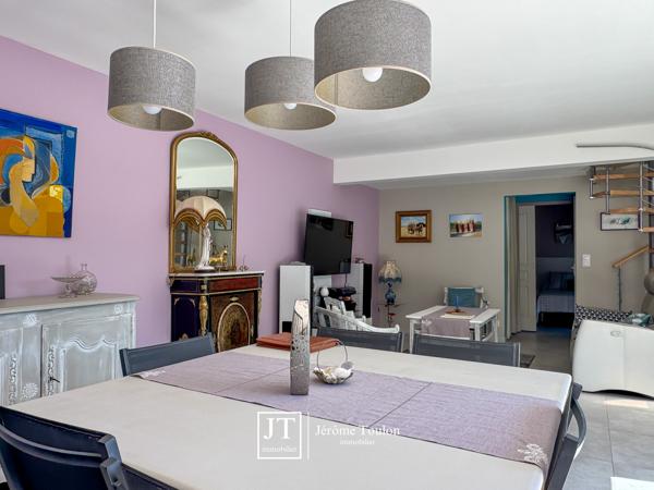 Maison
                                                                                                                                                                                                                                                                                                                        5 pièce(s)                                                                                                                                                                                                          3 chambre(s)                                                                                                                                                                                                          113  m²