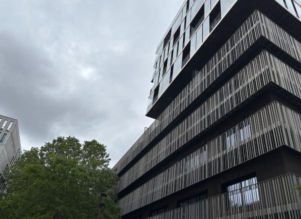Bureaux à louer ou à vendre à Nantes avec balcon et parking sécurisé