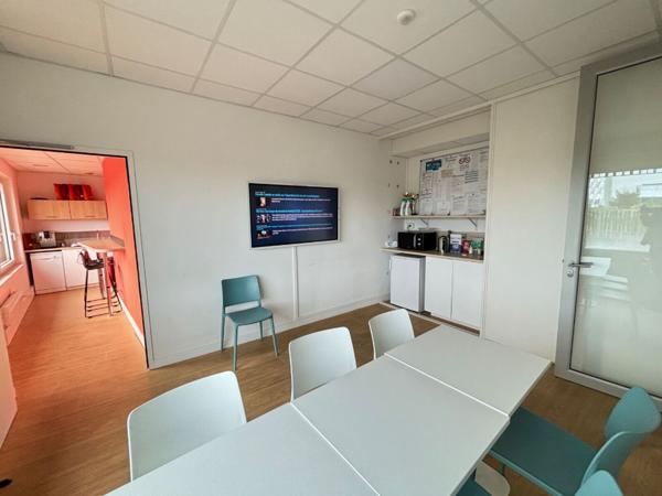 Bureaux à louer ou à vendre à Nantes avec balcon et parking sécurisé