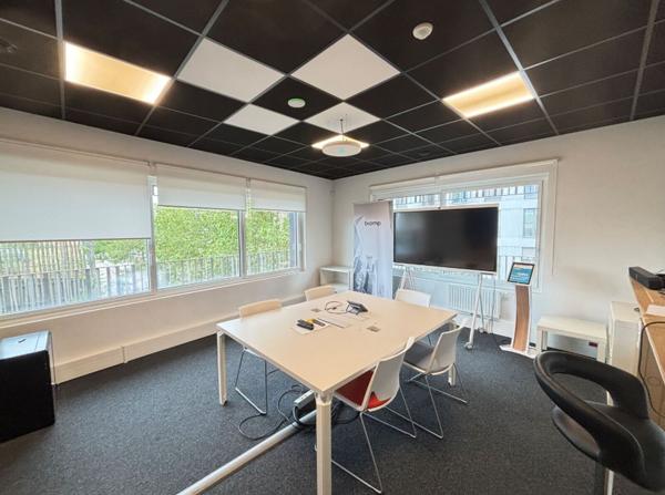 Bureaux à louer ou à vendre à Nantes avec balcon et parking sécurisé